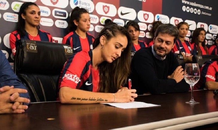 San Lorenzo lanzó el primer equipo femenino de fútbol profesional argentino.