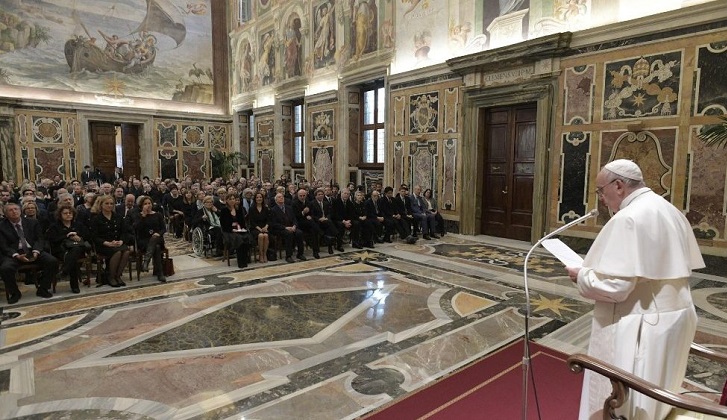 El Papa pidió humildad y rigor a los periodistas para evitar las noticias falsas. Foto: Vatican News
