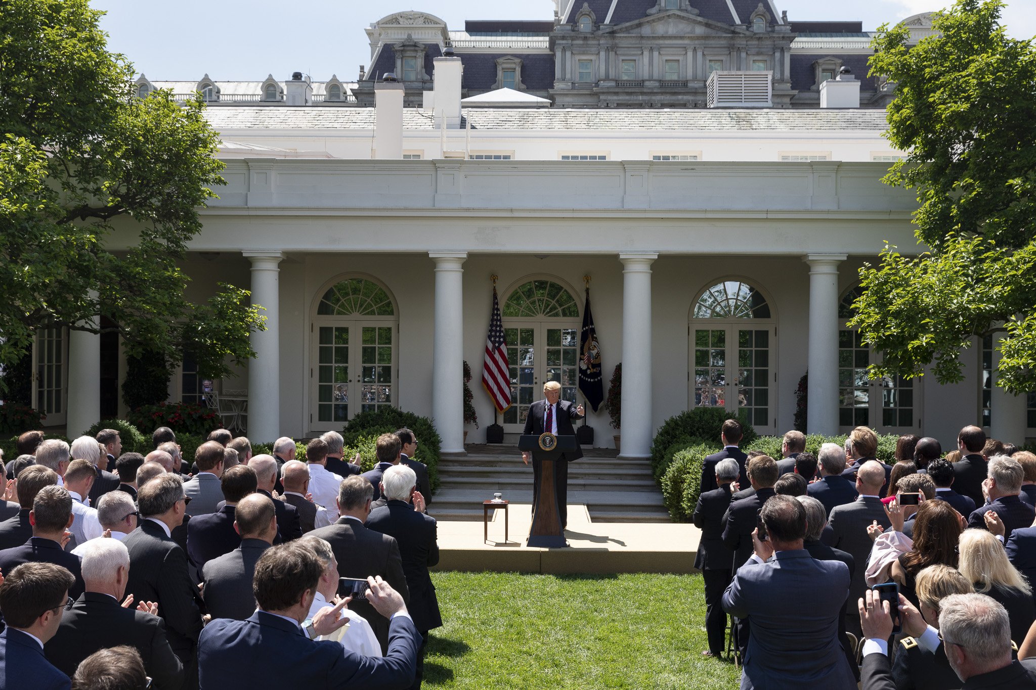 "El presidente ha presentado el plan más pro-estadounidense y más pro-inmigrante de la historia", tuiteó la Casa Blanca