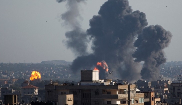 Israel bombardea Gaza tras denunciar el lanzamiento de decenas de cohetes desde Palestina 