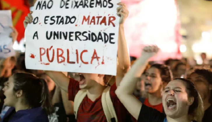 Estudiantes y docentes protagonizan el primer paro nacional contra Bolsonaro