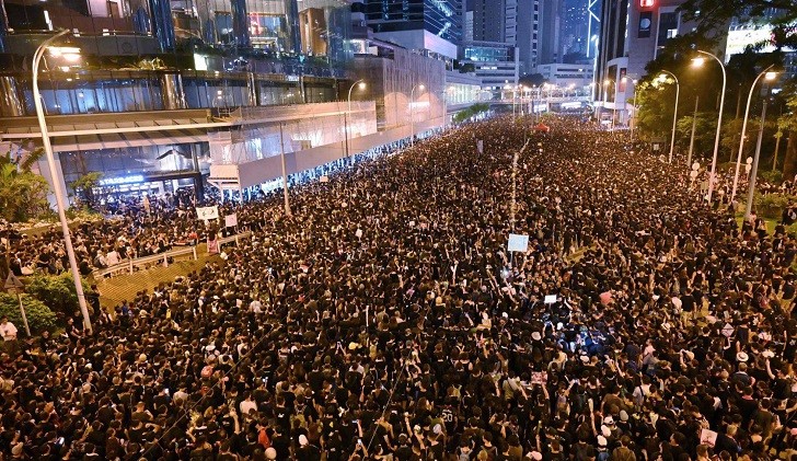 El Gobierno de Hong Kong suspendió la ley de extradición a China