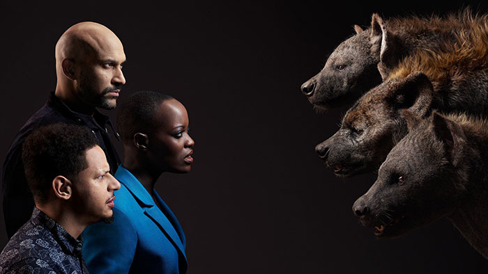 Eric André Florence Kasumba   y Keegan Michael Key con las hienas Azizi-Shenzi y Kamari.