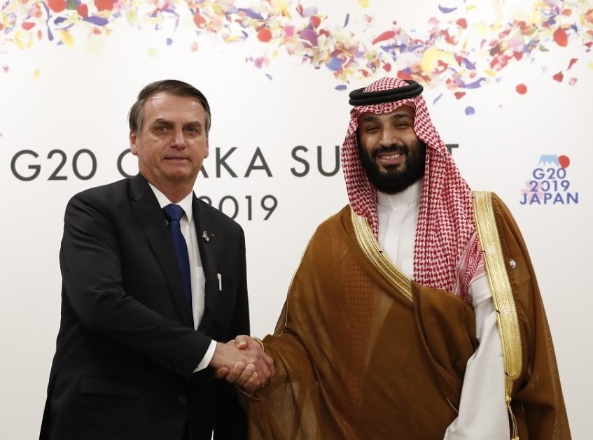 Jair Bolsonaro saluda a Mohammed Bin Salman, príncipe heredero de Arabia Saudita, señalado por el asesinato del periodista Jamal Khashoggi. Foto: Twitter / Jair Bolsonaro
