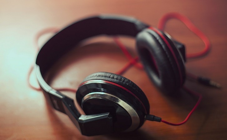 Estudio: escuchar música relajante antes de una cirugía podría ser un buen calmante. Foto: Pixabay