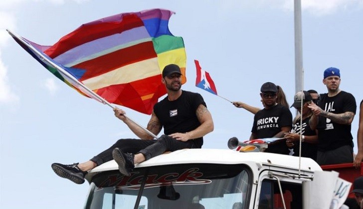 Ricky Martin, Residente y Bud Bunny encabezan protestas contra el gobernador de Puerto Rico