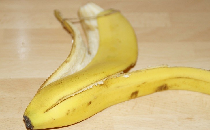 Seis beneficios de beneficios de la cáscara de banana para la piel.