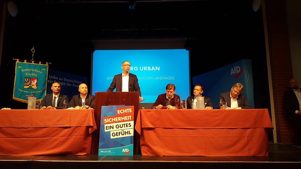 Jörg Urban (centro), principal candidato de AfD en Sajonia. Foto: Facebook Jörg Urban 