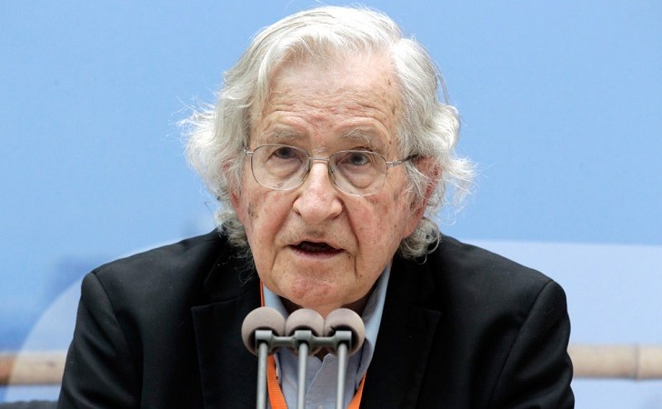 Noam Chomsky cuestionó el "proceso de avanzada neoliberal" de Macri en Argentina.