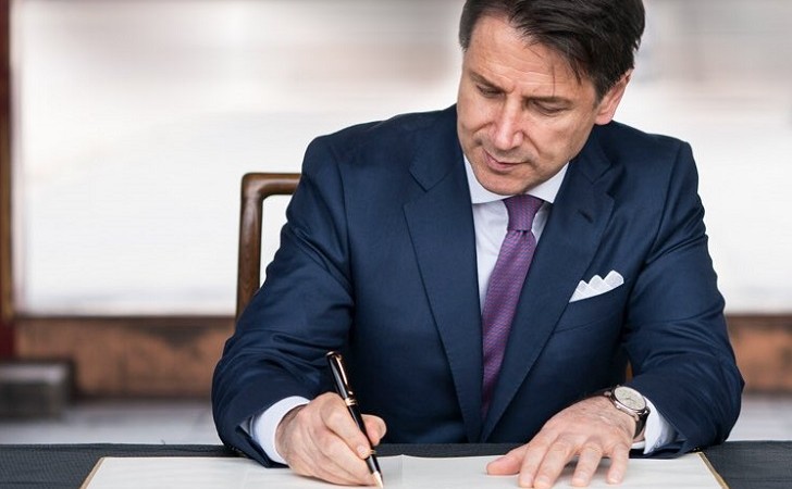 El primer ministro italiano Giuseppe Conte presentó su renuncia con duras críticas a Salvini