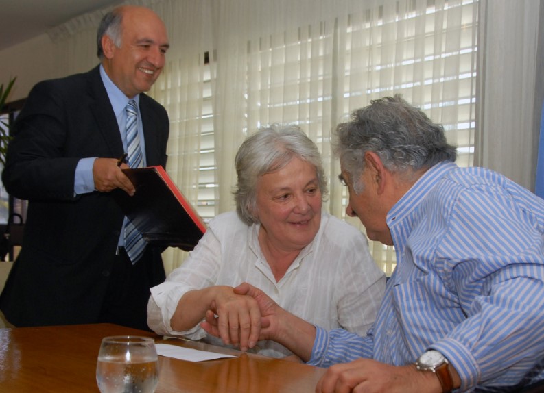 Domenech fue secretario de Presidencia desde el gobierno de Luis Alberto Lacalle y renunció en marzo de este año