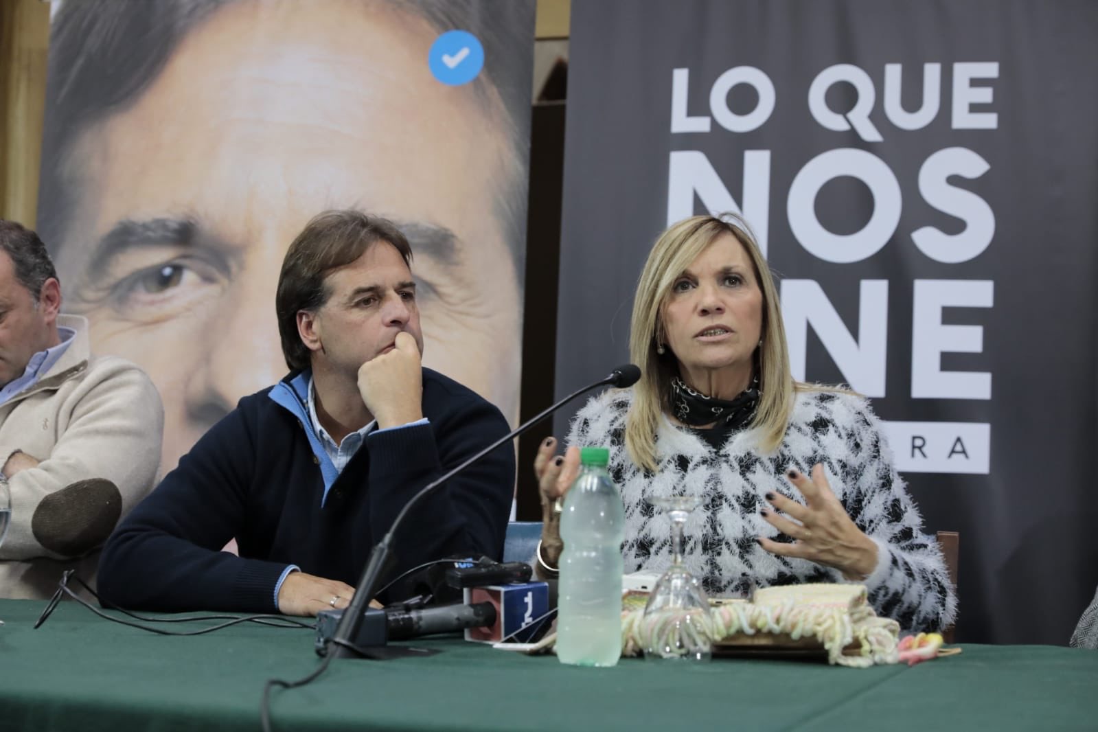 Luis Lacalle Pou junto con su candidata a la vicepresidencia, Beatriz Argimón. Foto: Twitter/LuisLacallePou