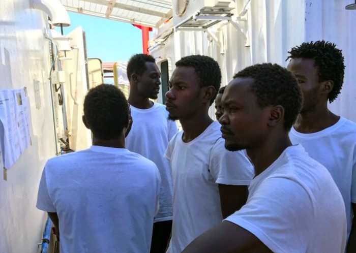 Migrantes rescatados por el Ocean Viking