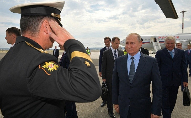 Putin dice que Rusia no instalará nuevos misiles a menos que EEUU los despliegue.