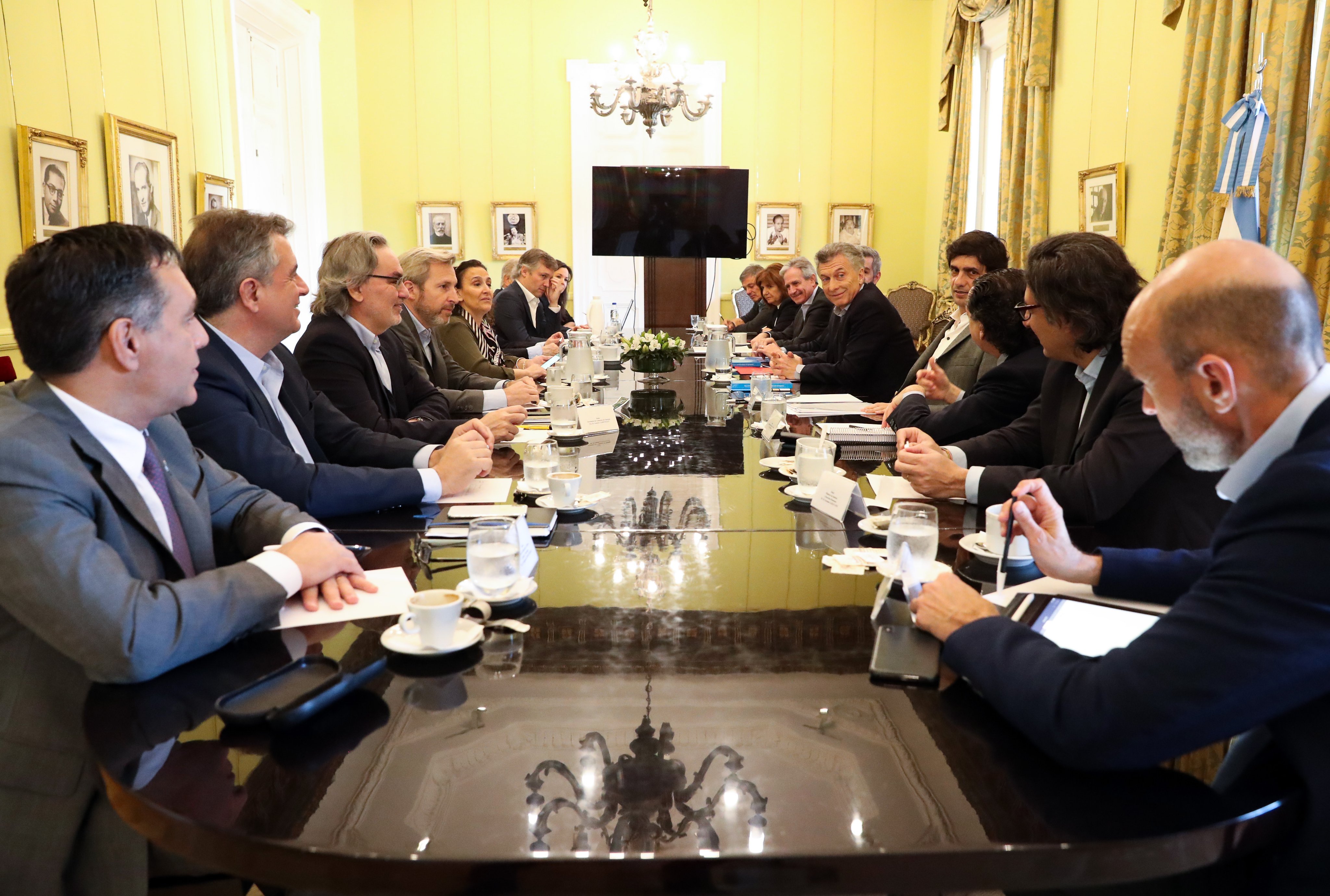 Macri reunido con todo su gabinete en la Quinta de Olivos. Foto: Twitter / Casa Rosada