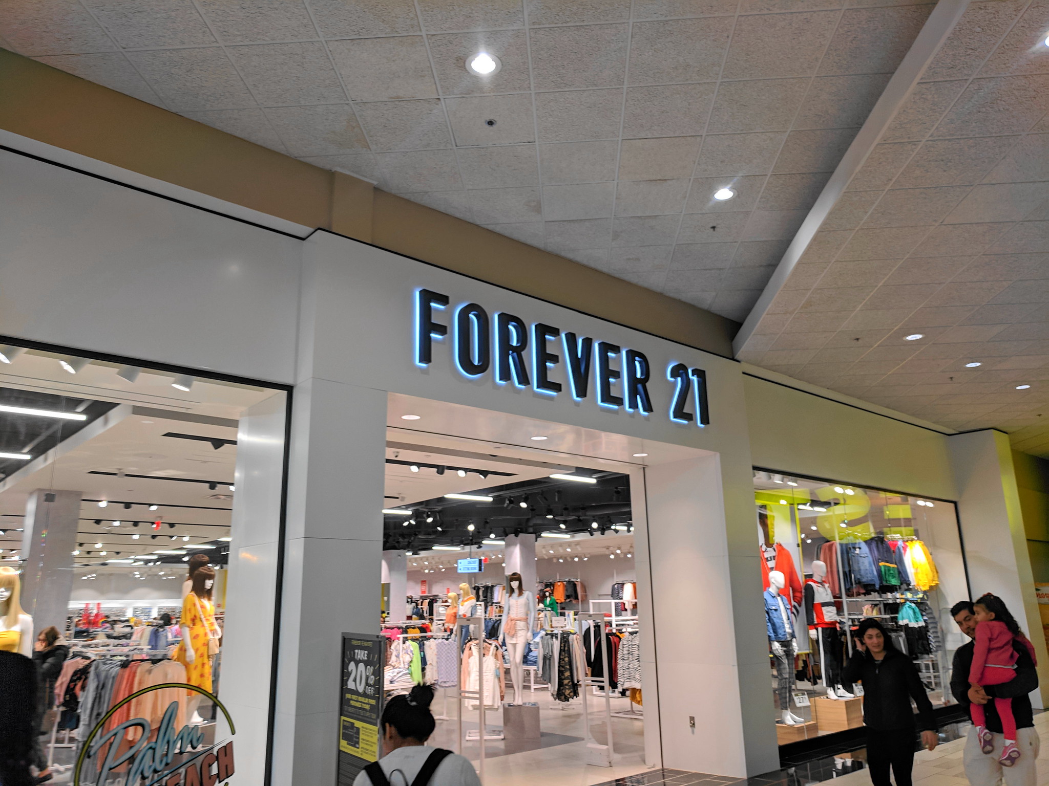 Tienda de Forever 21 en Holyoke Mall, Holyoke, Massachusetts. Foto: Flickr / JJBers