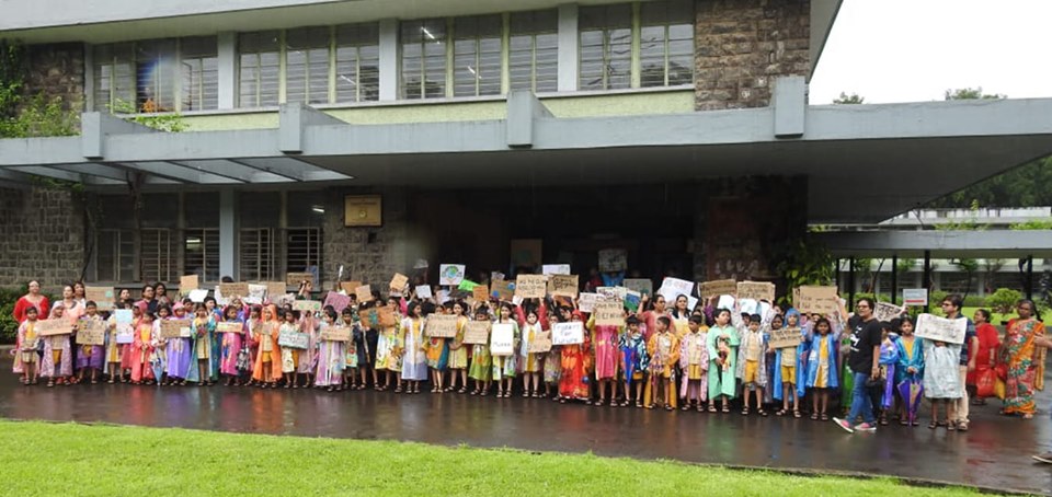 La marcha de este viernes la escuela rural de Udayachal en Bombay, India