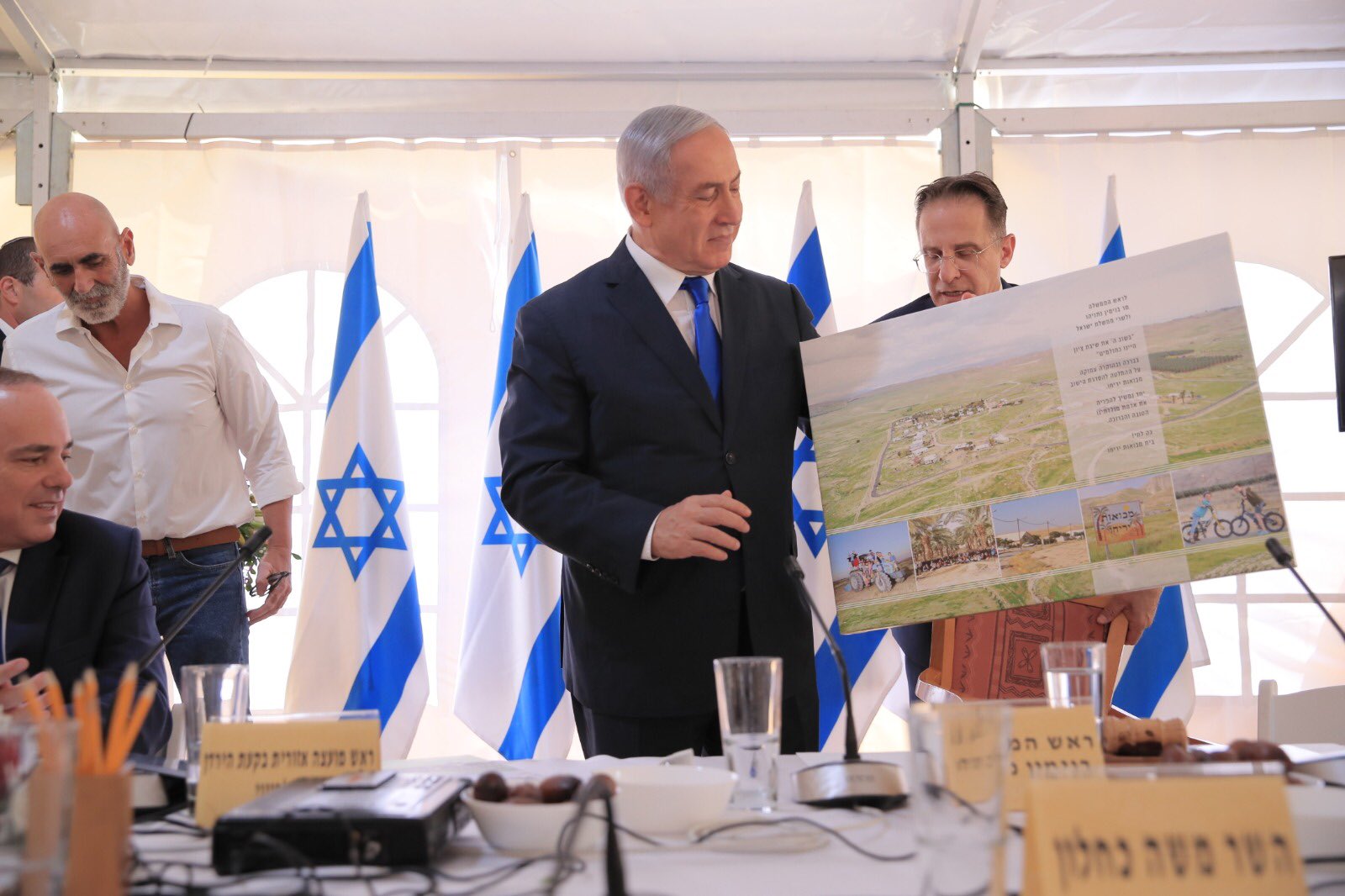 Netanyahu muestra un mapa de los asentamientos israelíes en Palestina erigidos en 2019. Foto: Twitter / Netanyahu
