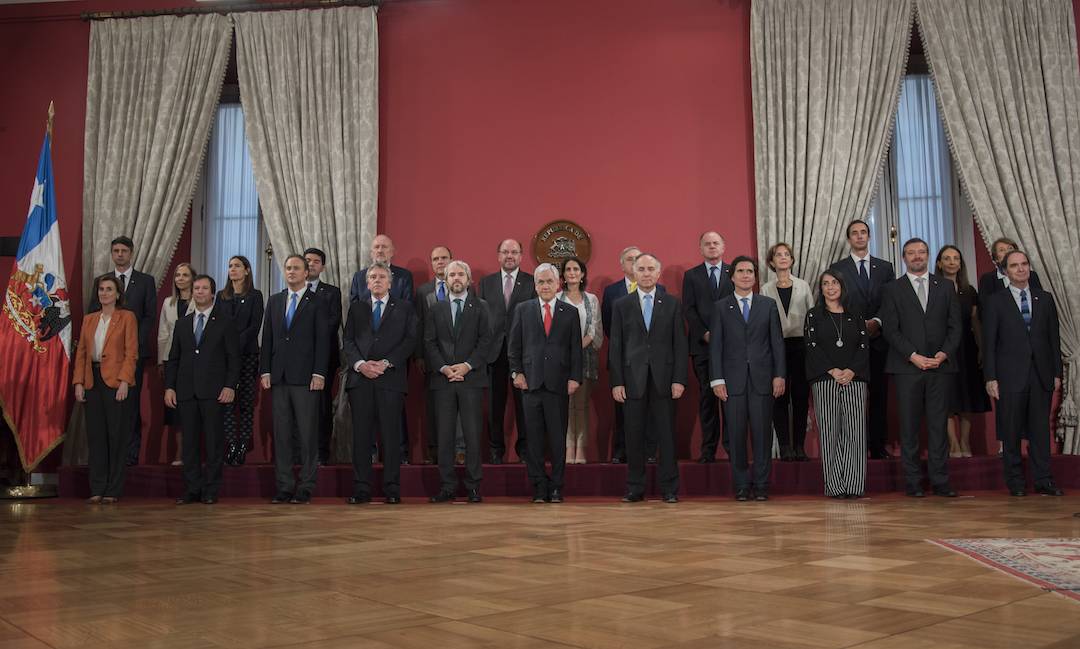 Piñera presentó este lunes a los nuevos ministros con lo que intenta calmar los ánimos sociales. Foto: Presidencia de Chile