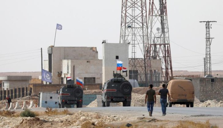 Vehículos rusos comienzan a patrullar las afueras de la ciudad de Manbij / Foto: Reuters