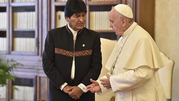 Papa Francisco recibió en el Palacio Apostólico Vaticano, al expresidente del Estado Plurinacional de Bolivia, Evo Morales. Foto: Vatican News/ Archivo 