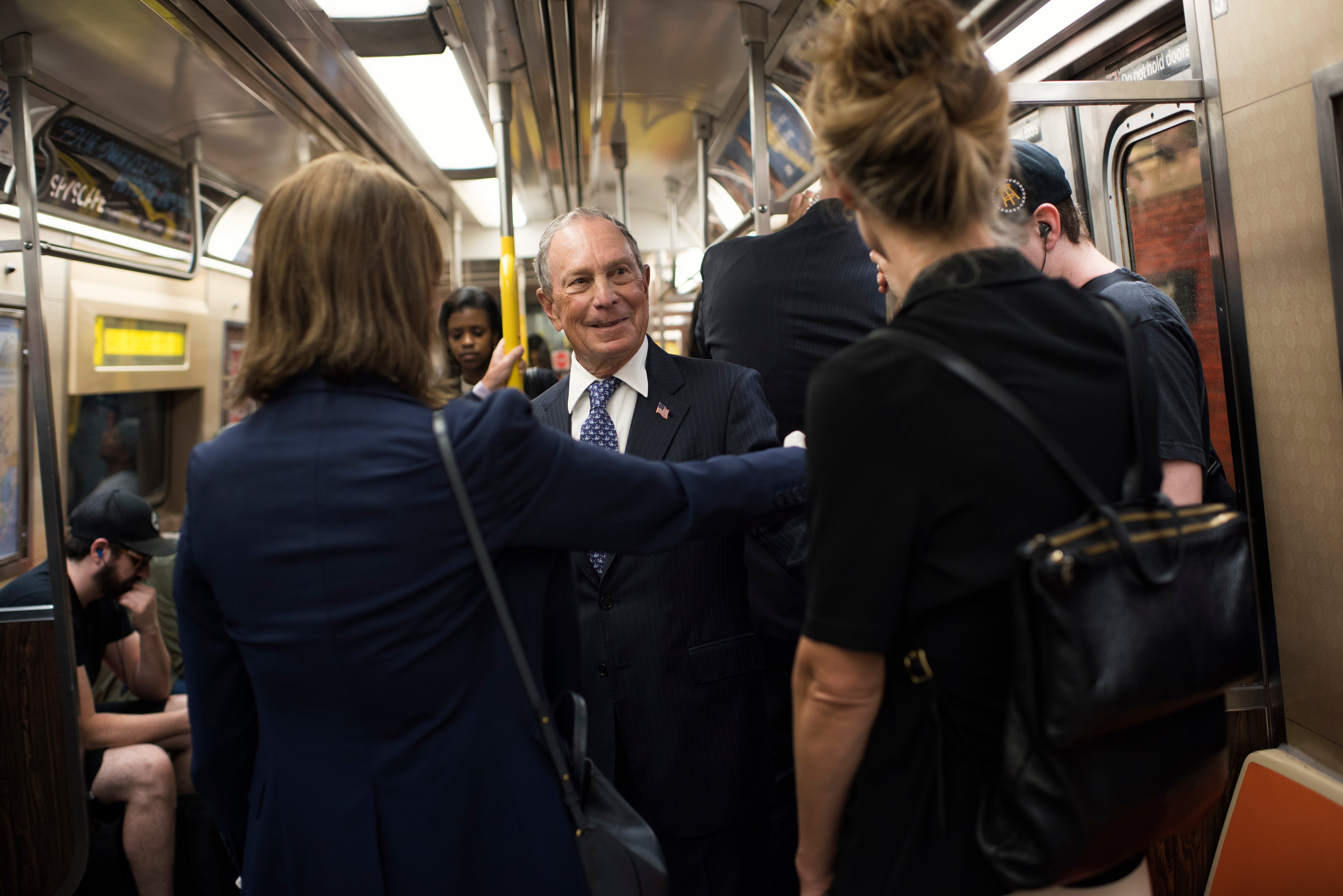 "Desde que he vivido en Nueva York, tomo el subway cada tanto", dijo el mandatario en un viaje que hizo para celebrar el 115 aniversario de la creación de este medio de transporte. Foto: Twitter Michael Bloomberg