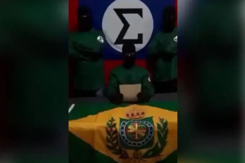 Captura de pantalla del video difundido por el Comando de Insurgencia Popular Nacionalista de la Família Integralista Brasileira