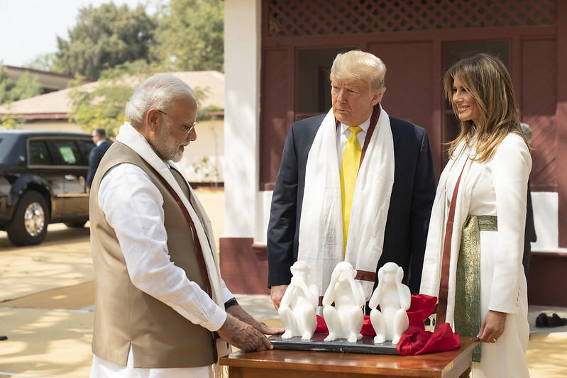 Nadendra Modi conversa con Donald y Melania Trump. Foto: Flickr / The White House