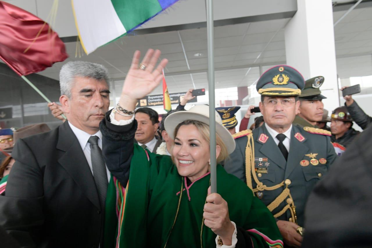 Jeanine Añez, presidenta de facto de Bolivia. Foto: Twitter / Jeanine Añez