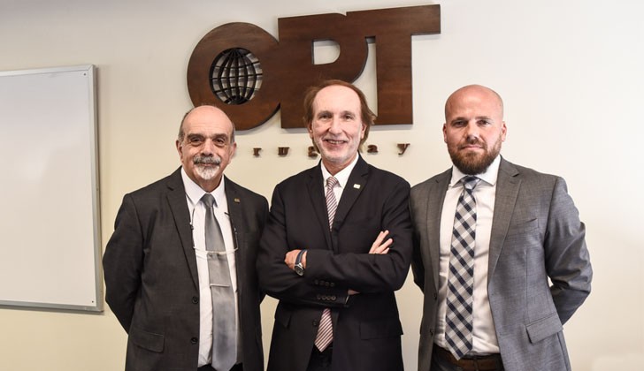 Ing. Mario Fernández, Dr. Jorge Grünberg, e Ing. Eduardo Mangarelli. Foto: ORT.