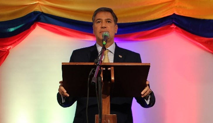 Embajador de colombiano en Uruguay, Fernando Sanclemente Alzate. Foto: Twitter.