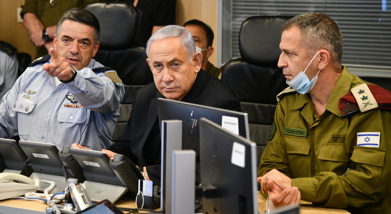 Benjamin Netanyahu, primer ministro israelí, junto a altos mandos militares. Foto: Gobierno de Israel