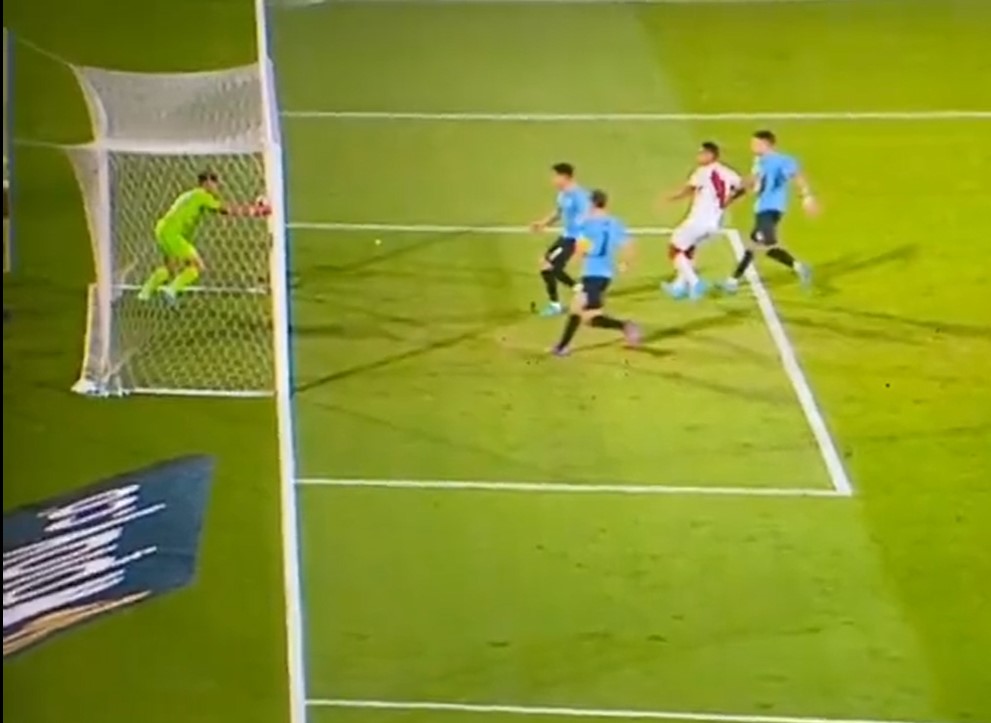 La Conmebol dice que el balón no entró en su totalidad, por lo que no fue gol.