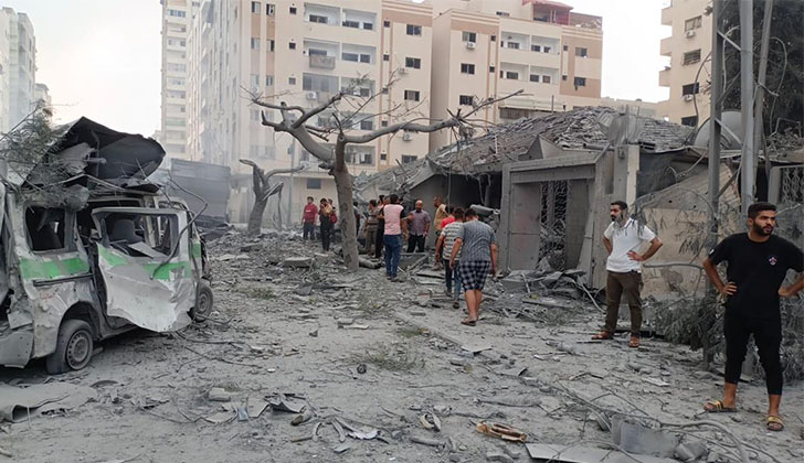 Efectos de la devastación de los bombardeos israelíes en Franja de Gaza, después del ataque de Hamas el sábado. Foto cortesía de Wafa News Agency