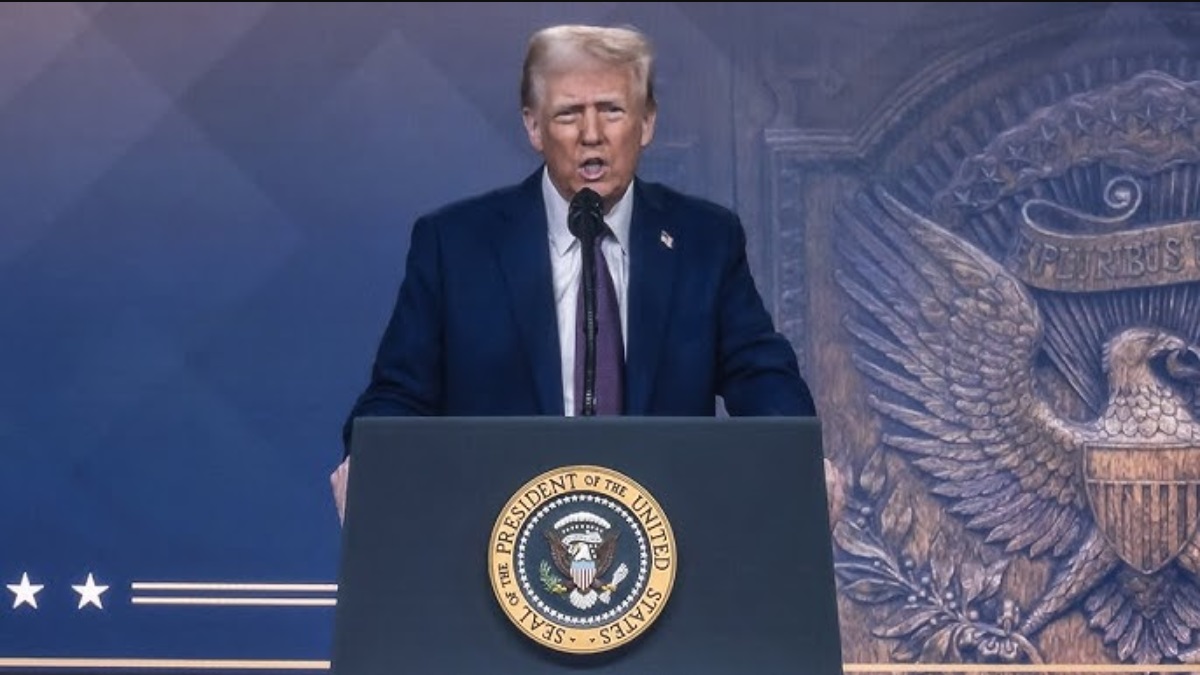 Donald Trump instó a las empresas globales en Davos a fabricar en EE. UU. o enfrentar aranceles, enfatizando los beneficios fiscales de la producción nacional.