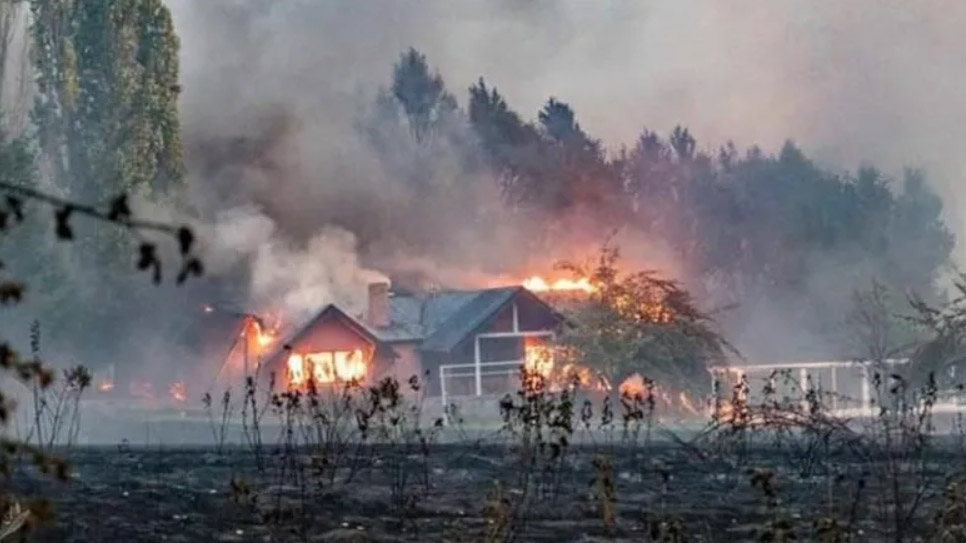 Ya son más de 140 casas de familias quemadas y miles de personas evacuadas.