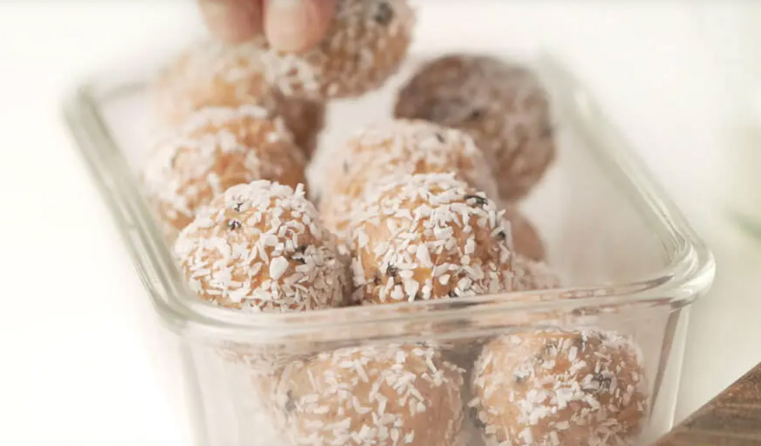 Trufas de avena, miel, pasta de mani y chocolate amargo, la mejor opción fresca y nutritiva de bocaditos.