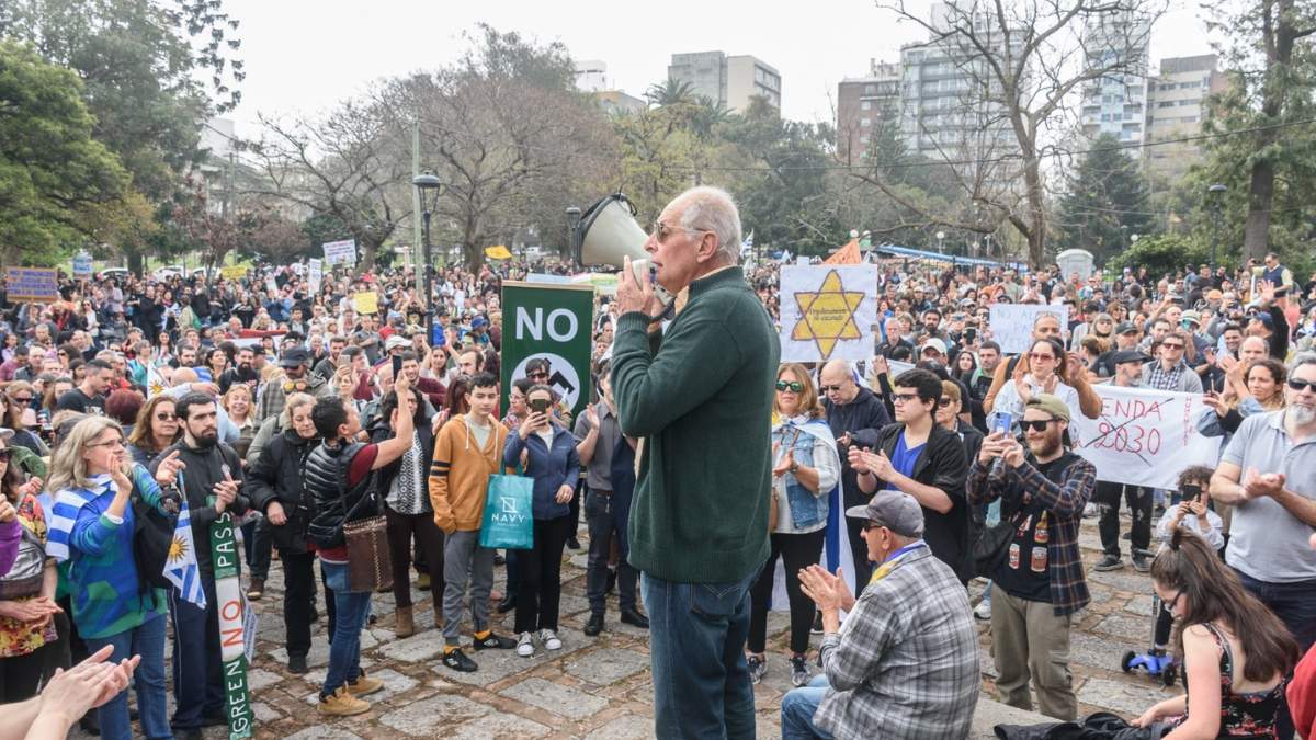 Gustavo Salle Lorier es líder de movimientos antivacunas en Uruguay