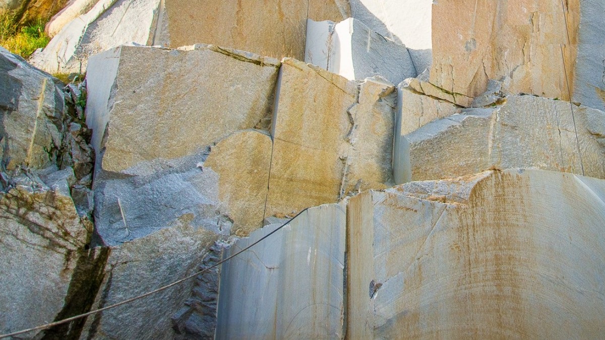 La Piedra Alta es una formación rocosa en las afueras de la ciudad de Florida en Uruguay, a orillas del río Santa Lucía Chico.