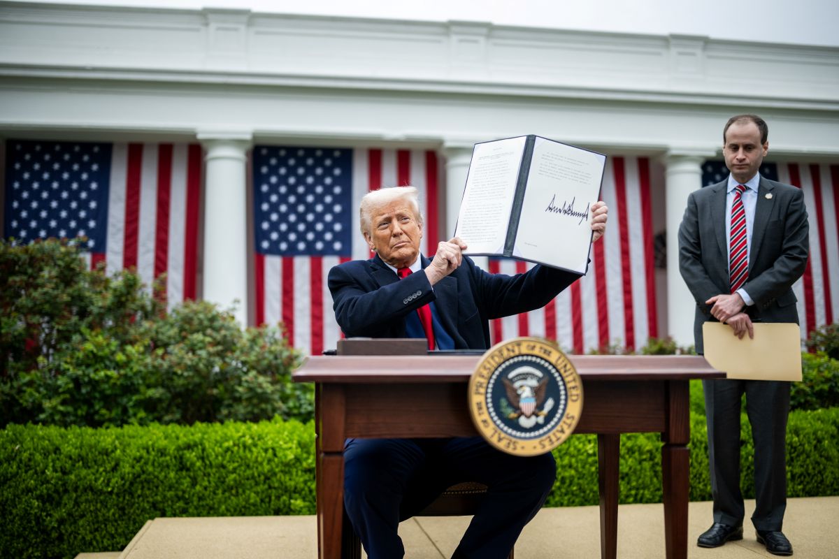 Trump impuso fuertes aranceles a todo el mundo