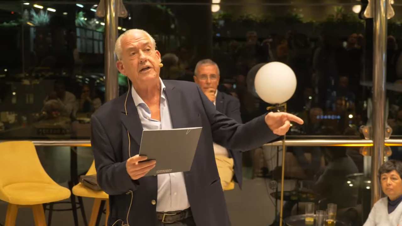 Pablo Carrasco en imágenes de archivo de una conferencia de la empresa Conexión Ganadera