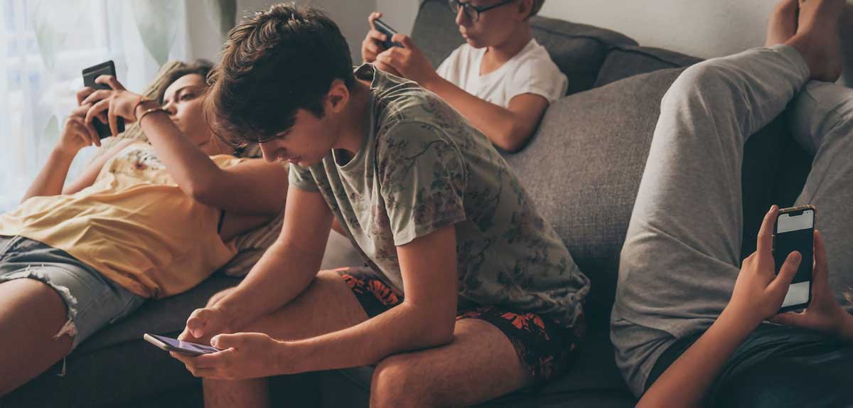 adolescentesCelularAbuso