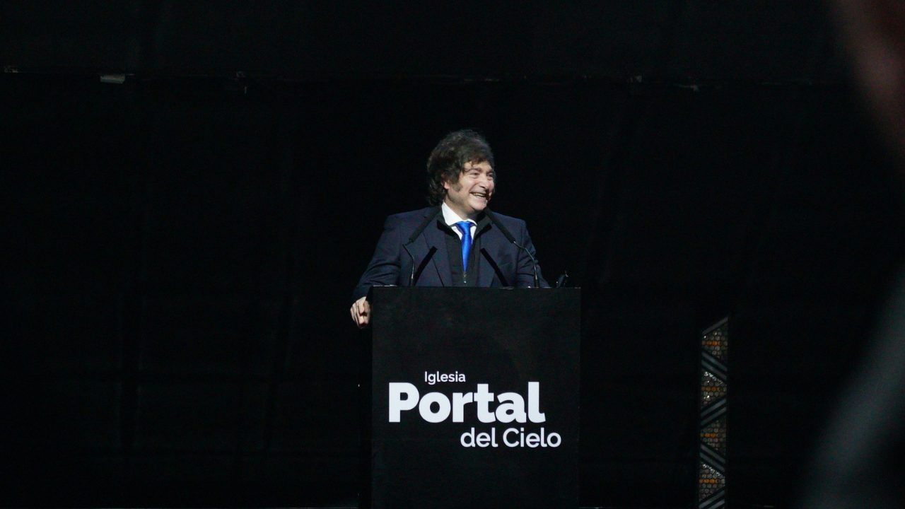 Javier Milei dio un sorpresivo giro hacia el protestantismo neopentecostal, a pesar de que practica el judaísmo de la secta Jabad-Lubávich