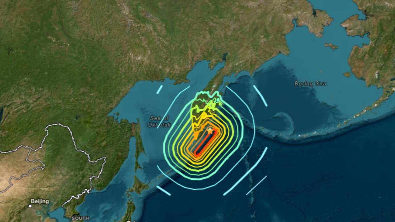 La zona de Kamchatka,en donde ocurrió el terremoto, y las direcciones en que se expandió la energía. Foto: USGS
