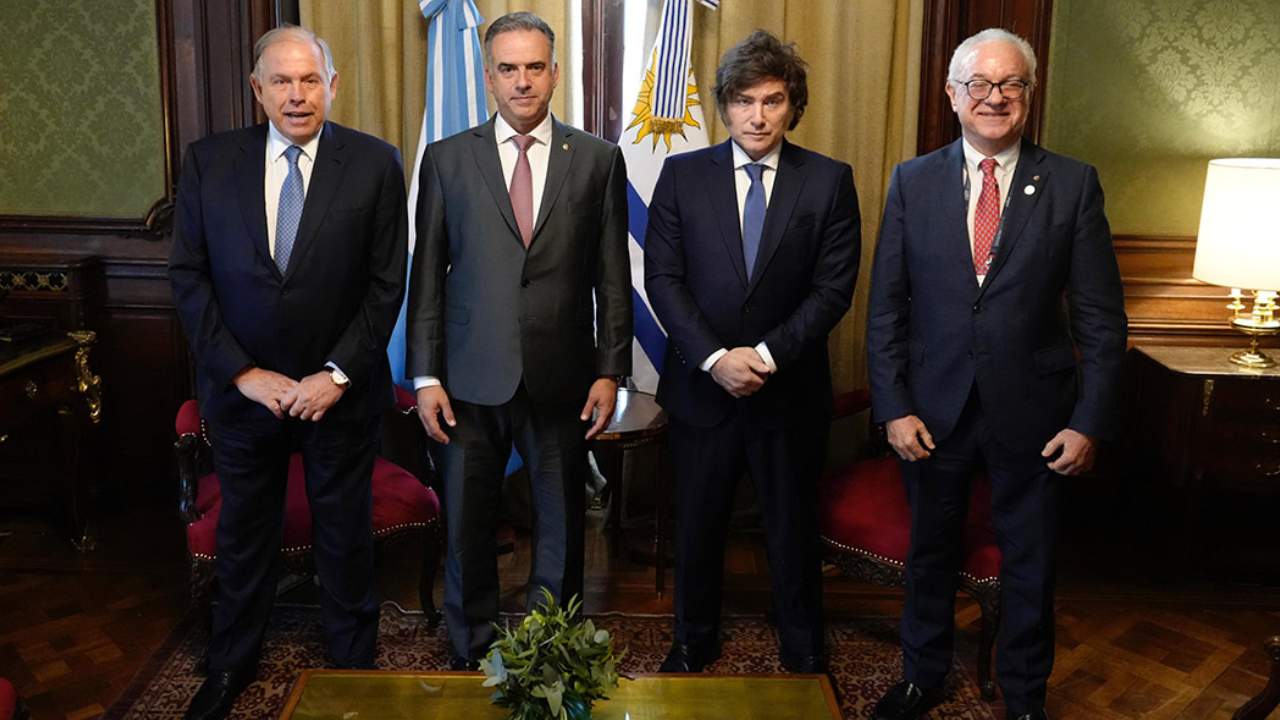 Los mandatarios se reunieron por media hora, en el marco de la LXVI Cumbre de Presidentes del Mercosur, que se llevó a cabo este jueves 3 en Buenos Aires.