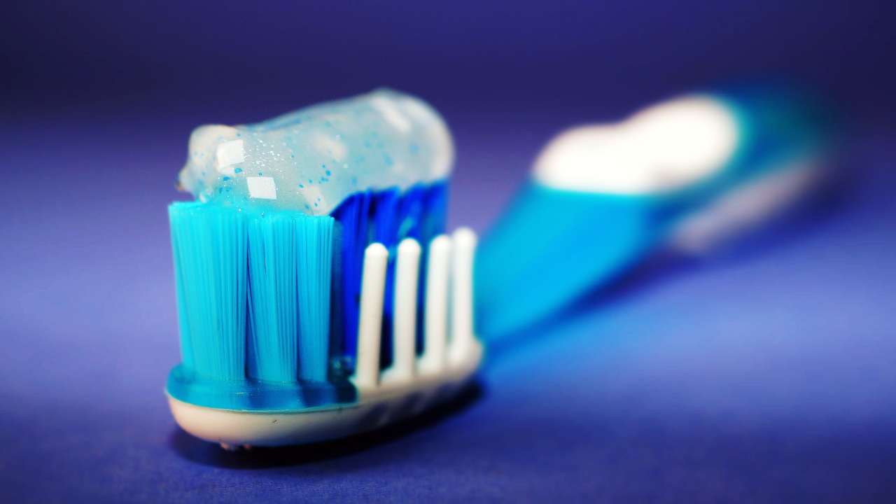 Reportes de efectos secundarios llevan a la suspensión de crema dental en Argentina