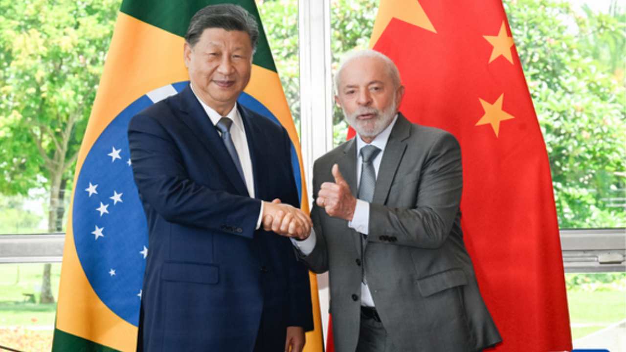 El presidente chino, Xi Jinping, con su homólogo brasileño, Luiz Inácio Lula da Silva, en una foto de archivo