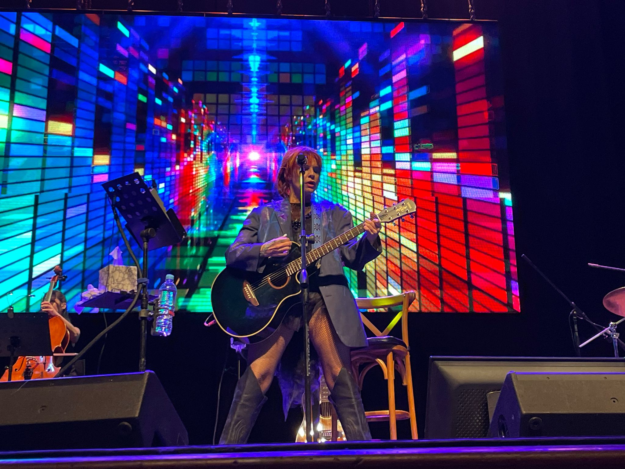 Fabiana Cantilo con su Trío Sinfónico en el Teatro El Galpón.