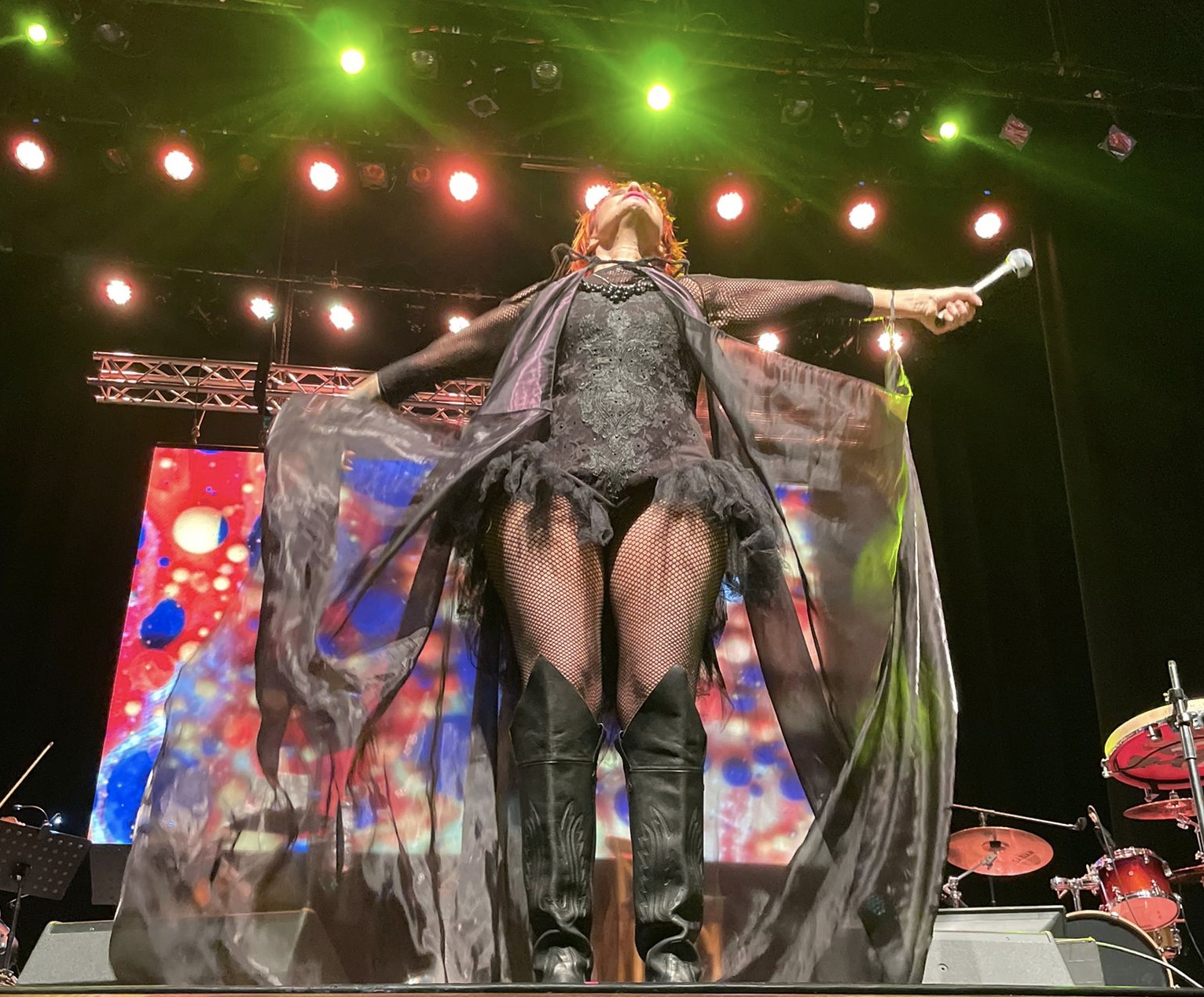 Fabiana Cantilo en el teatro El Galpón.
