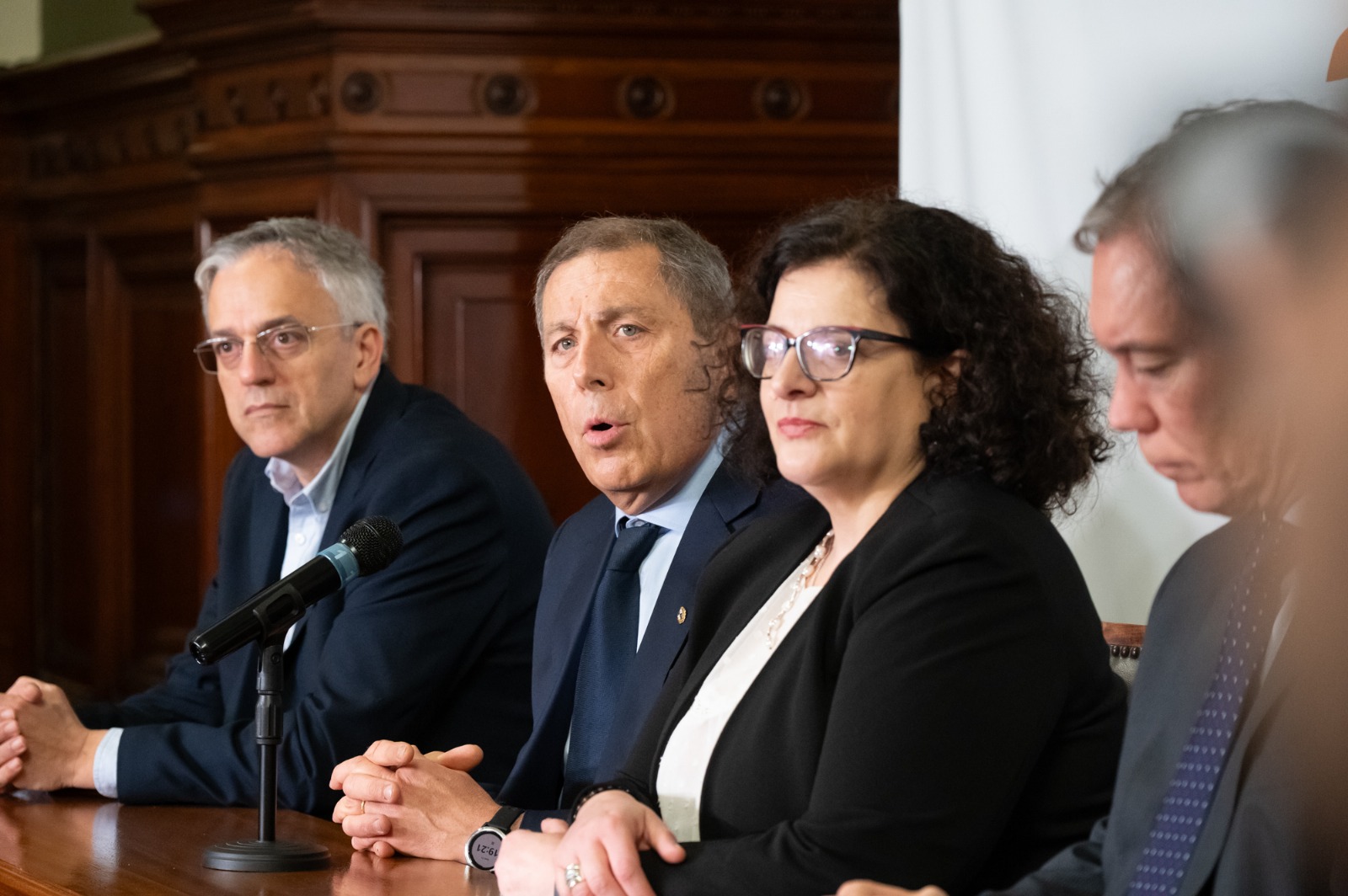 Ministro Gabriel Oddone e integrantes del equipo económico del Gobierno. Foto: Parlamento.